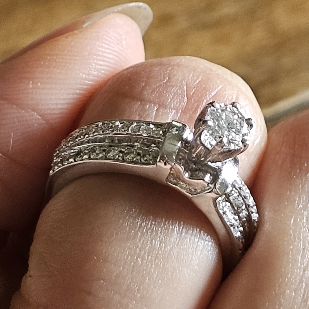 18k solid white gold diamonds ring